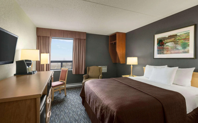 Travelodge by Wyndham Edmonton West