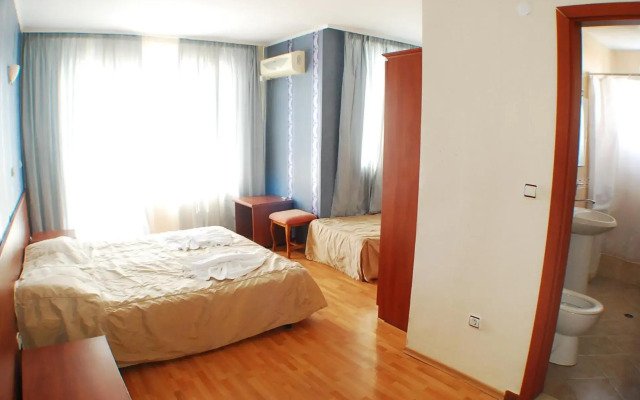 Lotos Hotel