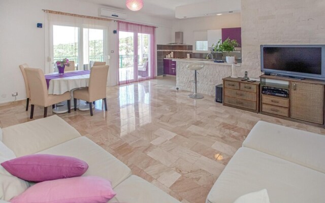 Stunning Apartment in Vinisce With Wifi and 2 Bedrooms