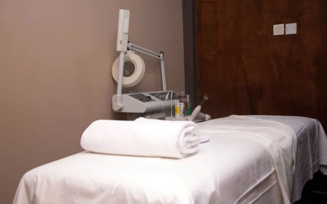 Oak Haven Hotel And Suites