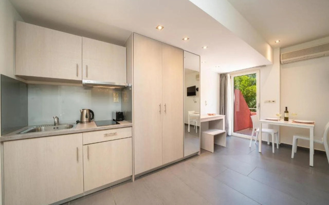 Alexandra Makris Gialos Studios