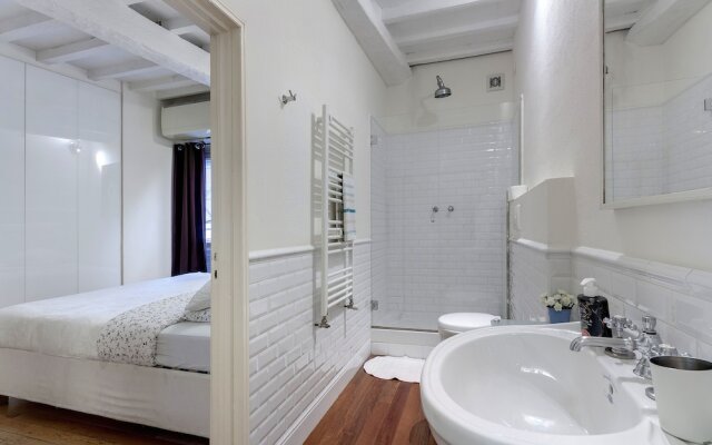 Central Duomo Apartment With Fast Wifi