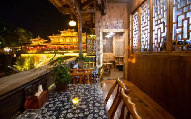 Baihe Renjia Inn (Furong Town Waterfall Branch)