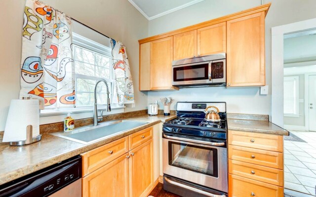 Adorable Charlotte Vacation Rental in Noda!