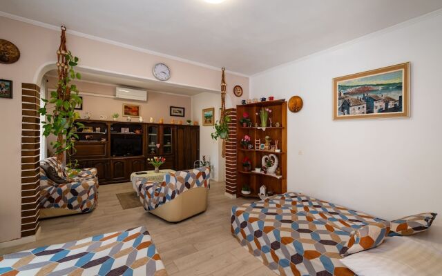 Say Close to Center and Beach 6 Kd