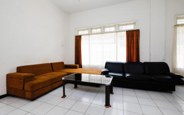 RedDoorz near Moro Mall Purwokerto