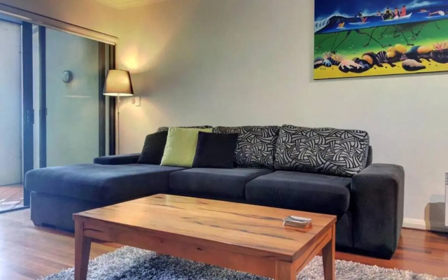 The Iceworks - Park 2 cars, Absolute heart of Freo! – Guest Rooms – Perth