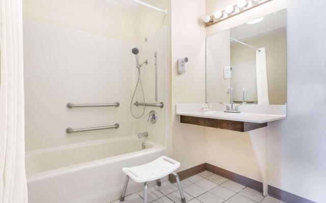 Super 8 by Wyndham Orangeburg North
