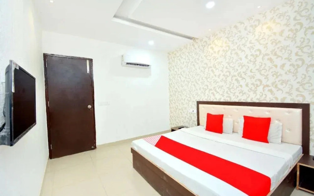 Corner House By OYO Rooms