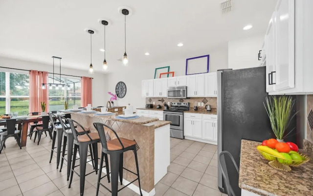 Lake View Getaway: Pool, Game Room, Theming!