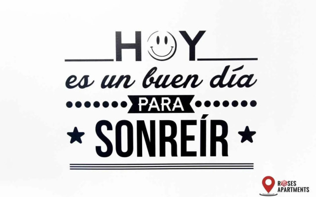 Roses Apartments Red Loft vista mar lateral