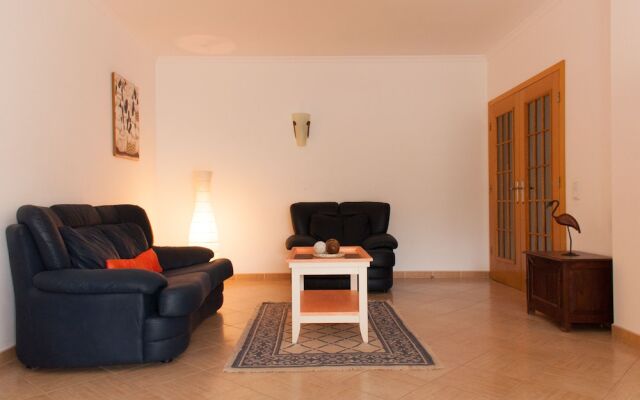 Filipas Apartment by Algarkasa