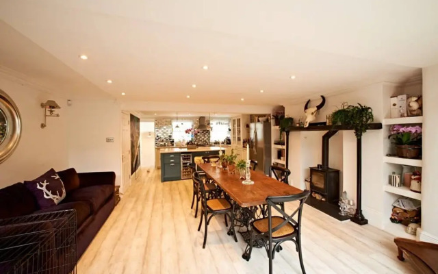Central London Superb 4 Bedroom 18th Century Townhouse