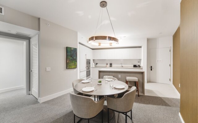 Perfect Beachfront Condo: Comfort & Luxury