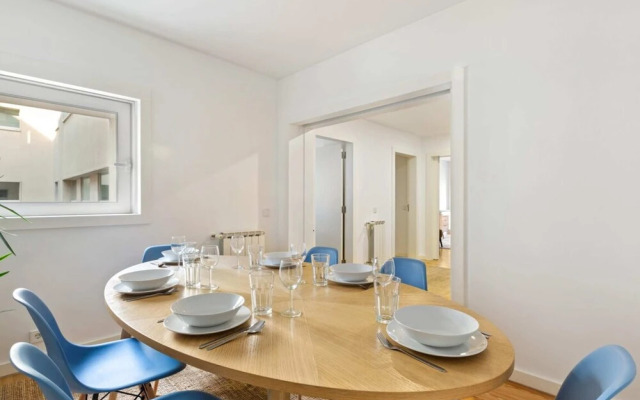 Beautiful 2 Bedroom Apartment in Bairro Alto