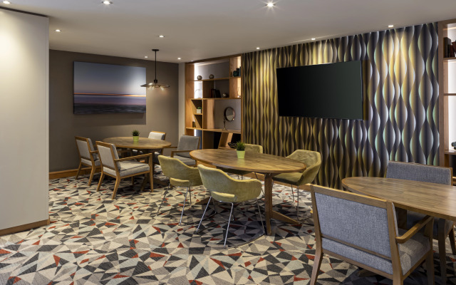 Holiday Inn Reading South M4 Jct11 by IHG
