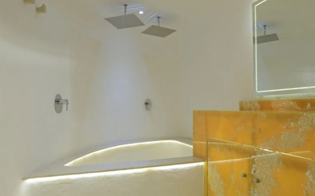 Luxurious Oceanfront Penthouse with Private Pool