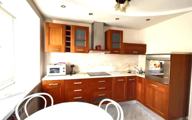 Apartments on Zaparina 87