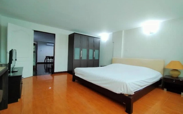 Le Vanvarothai Saladaeng Residence