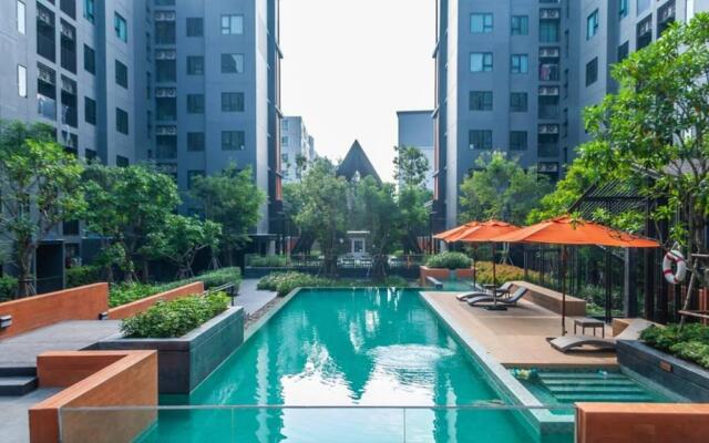 1BR Mountain/Pool View at Central festival mall.