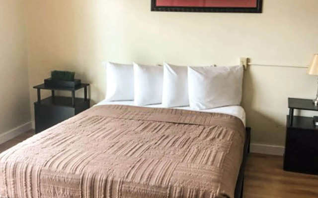 Colonial Inn Ellsworth