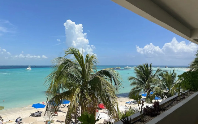Cuxos Hotel Beachfront