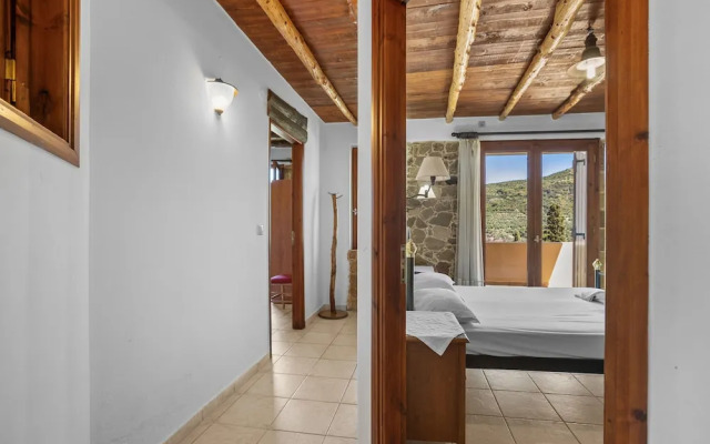 Countryside Apartment 1 With Shared Swimming Pool