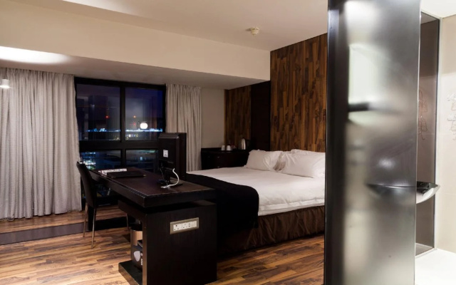 Colosseum Hotel