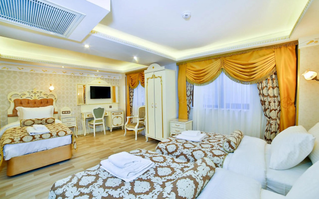 Nayla Palace Hotel