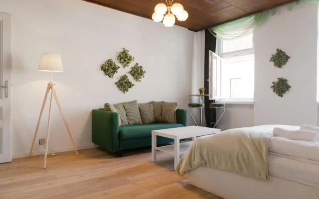 Perfectly situated 2BR Apt. - ideal for Longstays