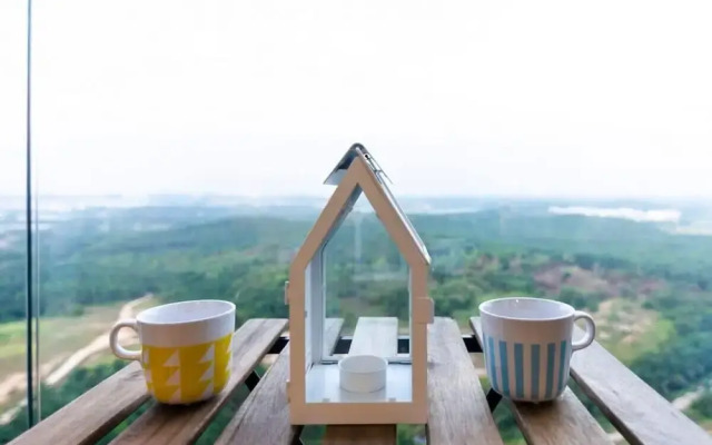 3BR D'pristine Suite Near Legoland, Stunning Views