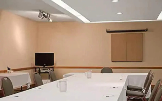 Travelodge by Wyndham Chatham