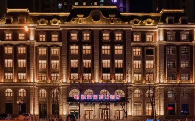 Yintong Yiju Holiday Hotel (Fuxin People's Government Branch)