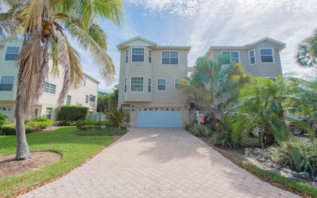 Quiet Palms Apartment 3