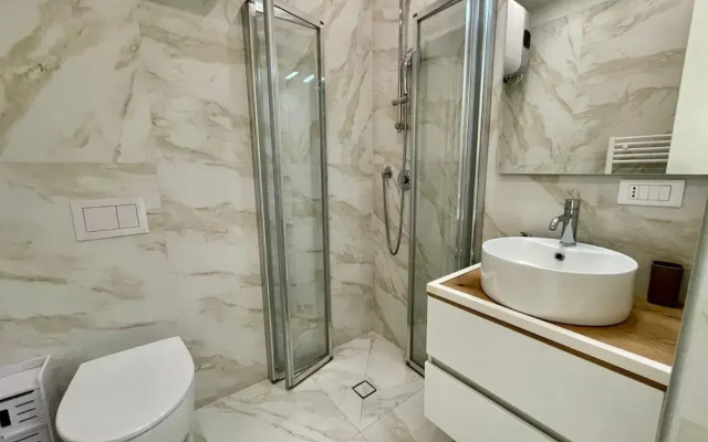 Renovated Apartment With Balcony