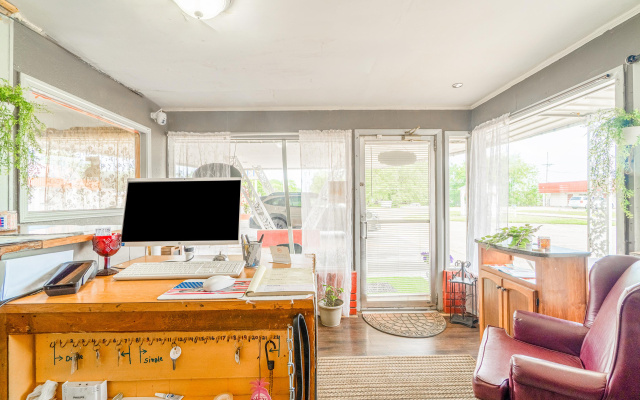 OYO Holiday Capri Motel & Rv Park