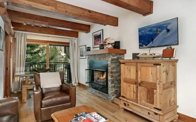 1 Bedroom Antlers Vacation Rental With Incredible Slopeside Views and Just a Short Walk to Gondola and Lionshead Village