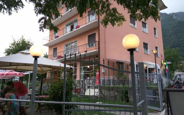 Hotel al Lago