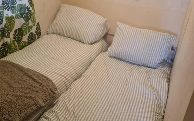 Cozy Cardiff Cabin Retreat Sleeps 6 by Aimee