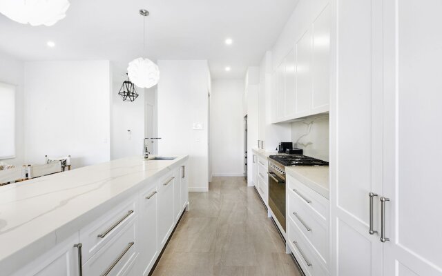 Gold Coast Private Villas - Waterfront Villas
