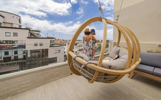 Drapes Design Apartments II by An Island Apart