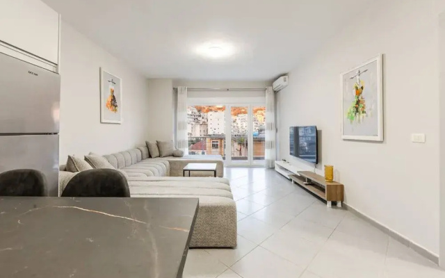 Seaview Apartment in the Center of Saranda