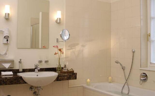 Schloss und Gut Liebenberg