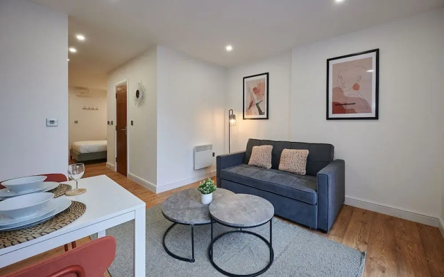 Host Stay Deluxe Studio for Two Sevenstay Apartments