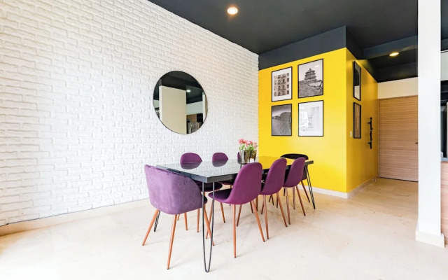 NEW Perfect Location with Free Parking