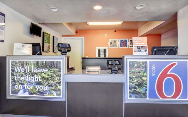 Motel 6 Medford, OR