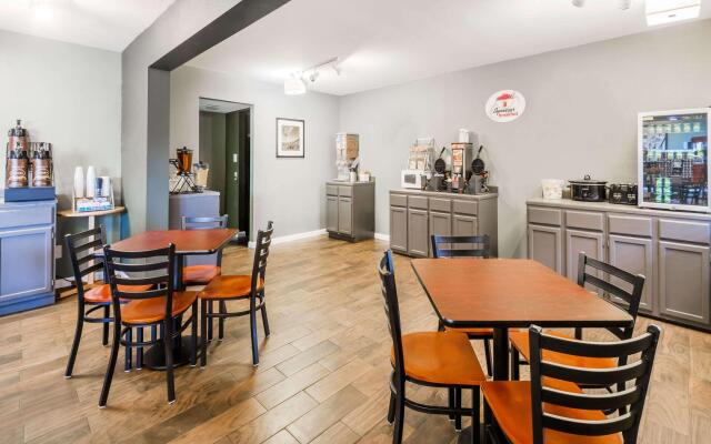 Deluxe Inn & Suites
