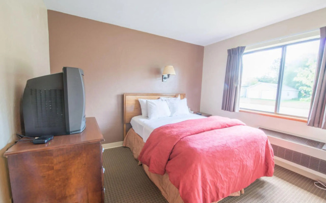 Pictured Rocks Inn & Suites