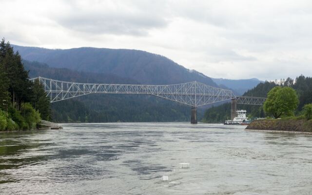 Columbia Gorge Inn