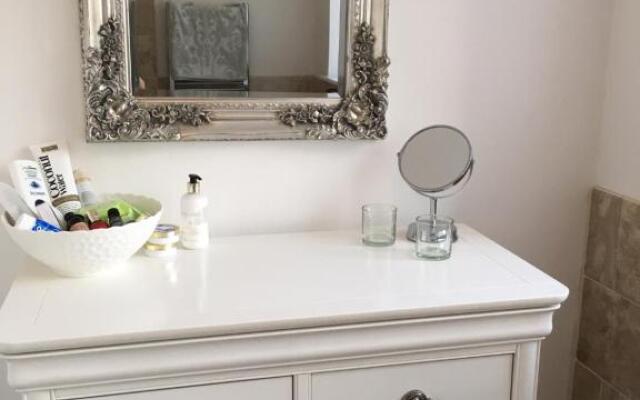 Belesme, Private Annex